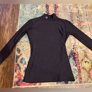UNDER ARMOUR BLACK long sleeve tight underneath shirt